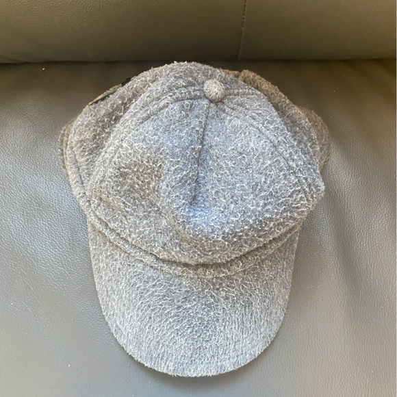 GAP winter cap/ baseball hat with ear coving - Picture 1 of 3